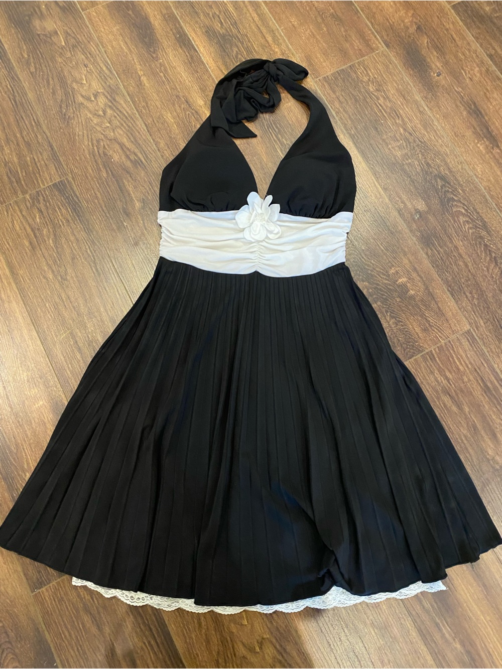 Y2K halter dress size medium retro black and white